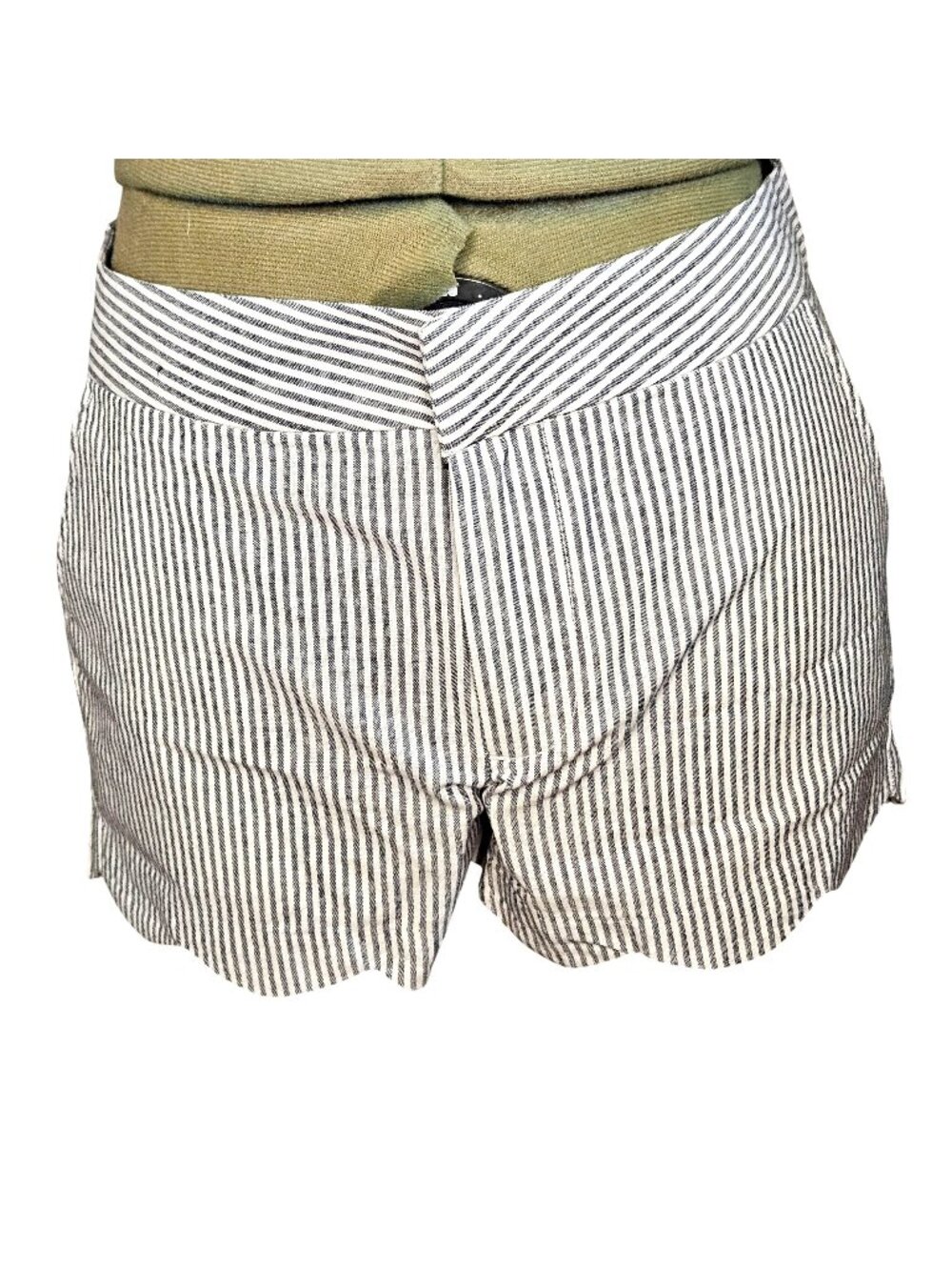 Woman's Harper pin stripe preppy beachy nautical coastal bermuda shorts M